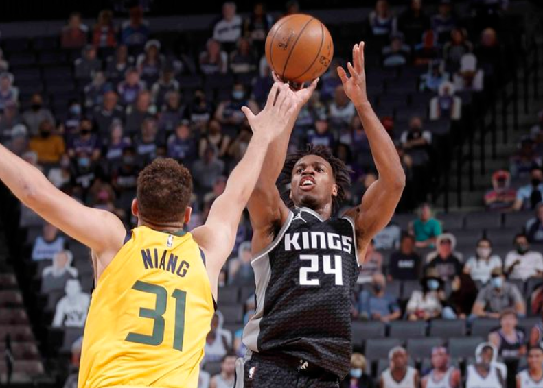  希尔德七记三分创纪录，步行者大胜活塞保留季后赛悬念