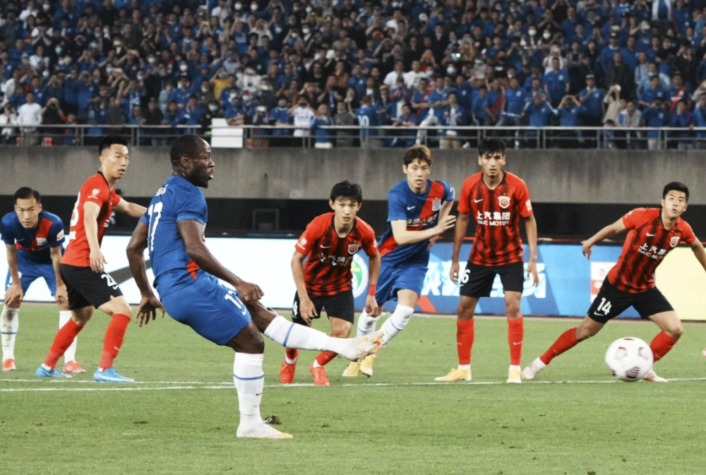  勒阿弗尔港口城市球队展现顽强拼搏精神